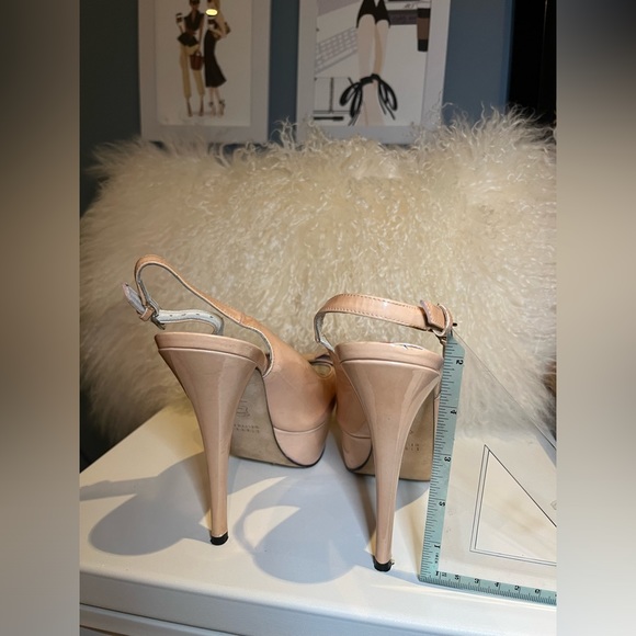 Stuart Weitzman Blush Patent Leather Peep Toe Slingback Heels with Bow. - Picture 4 of 9